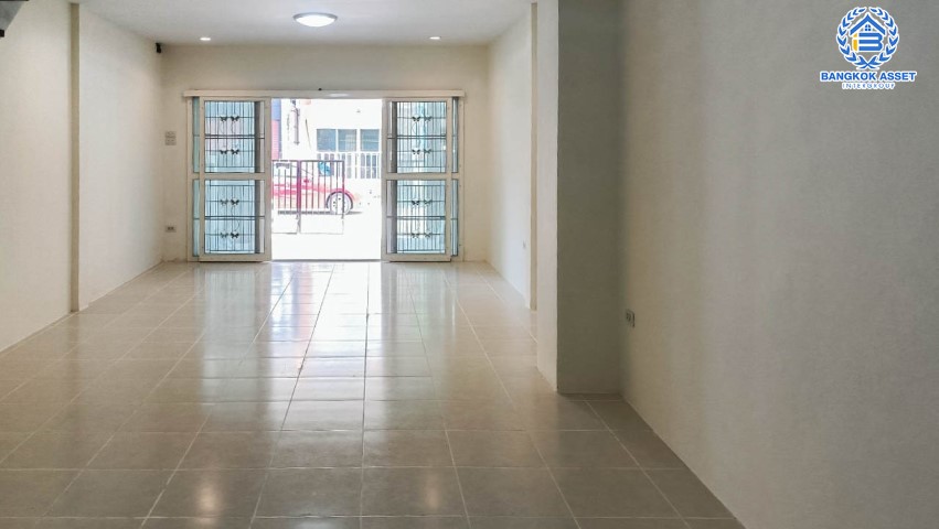 *****ทาวน์เฮ้าส์มือสองนนทบุรี ม.นวรัตน์ บางกรวย-ไทรน้อย เนื้อที่ 17.4 ตร.ว. ฟังก์ชัน 3 ห้องนอน 2 ห้องน้ำ 1 ที่จอดรถ บนทำเเดินทางสะดวก เชื่อมต่อถ.กาญจนาภิเษก ใกล้รถไฟฟ้าสายสีม่วง "สถานีบางพลู" และทางด่วน "กาญจนาภิเษก"